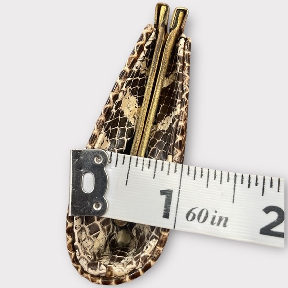 Vintage 1960s Genuine Snakeskin Kisslock Closure Mini Coin Bag in Raspberry Pink - Picture 12 of 12